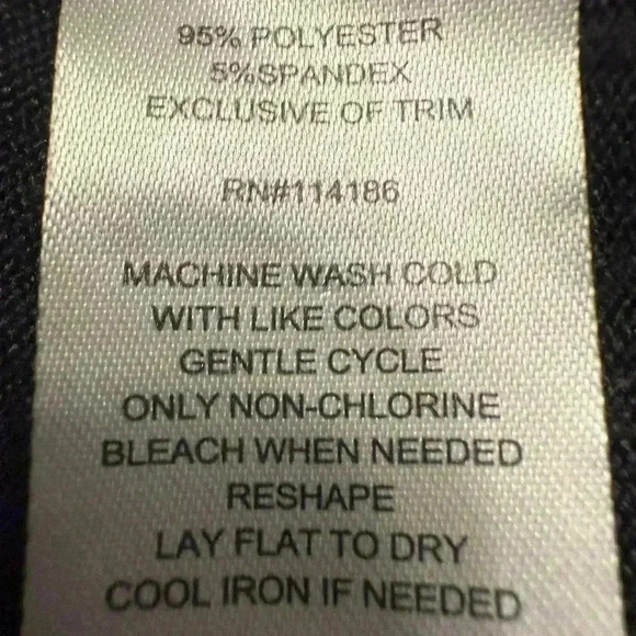 Retrology Women’s too in black with silver buttons on shoulders EUC size small - Picture 2 of 6